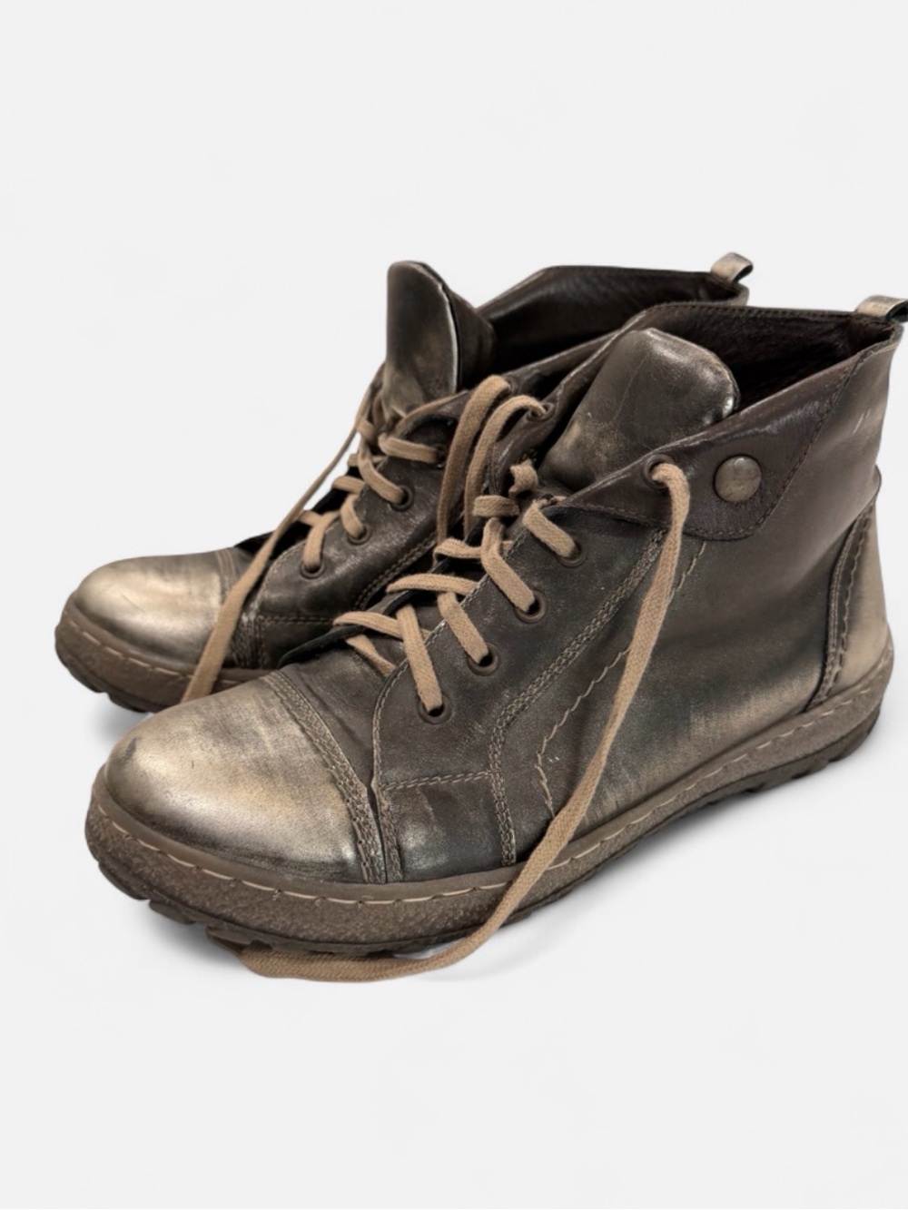 V Italia Metallic Leather High-Top Sneakers EU 40 – NWOT – Retail $188